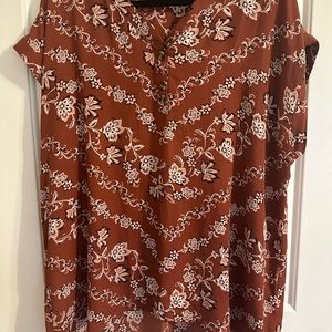Maurice’s women’s plus size top. Size 2. Worn twice. Excellent condition